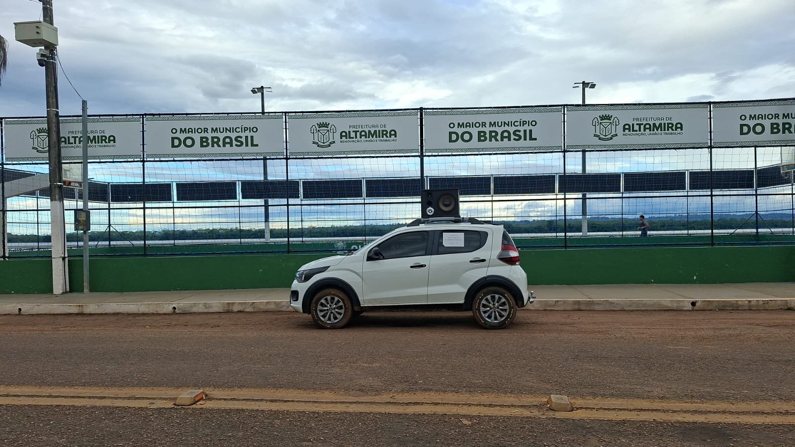 Referência 3 de veículo equipado para divulgação com carro de som