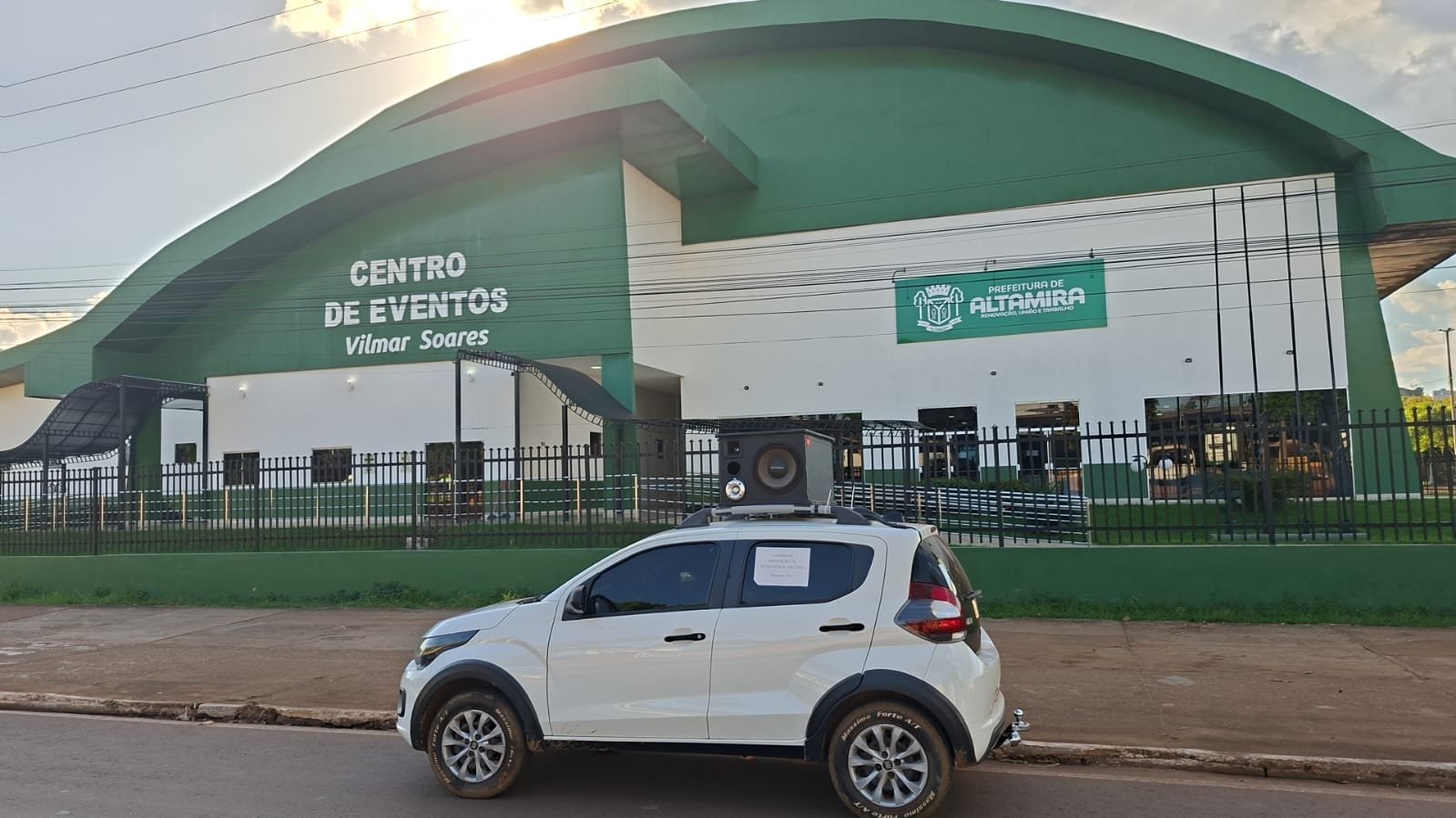 Referência 4 de veículo equipado para divulgação com carro de som